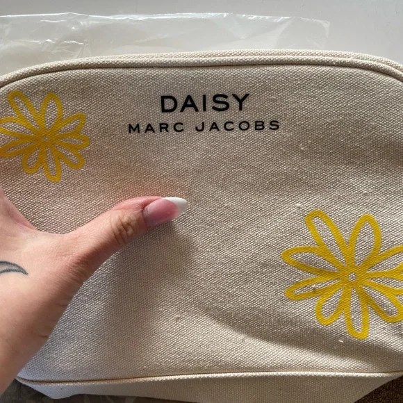 New Marc Jacobs Makeup Bag - Picture 3 of 5